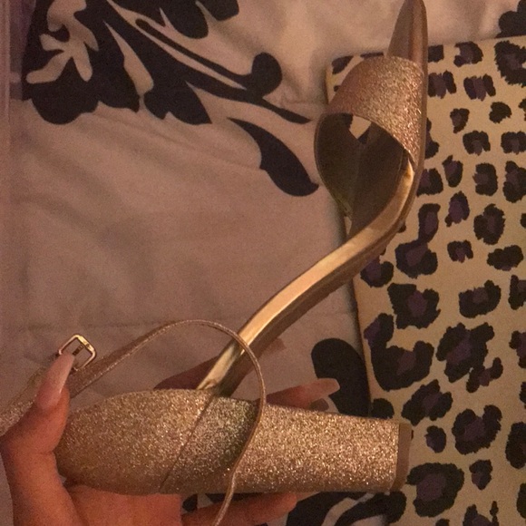 Champagne sparkling Guess Heels - Picture 2 of 3